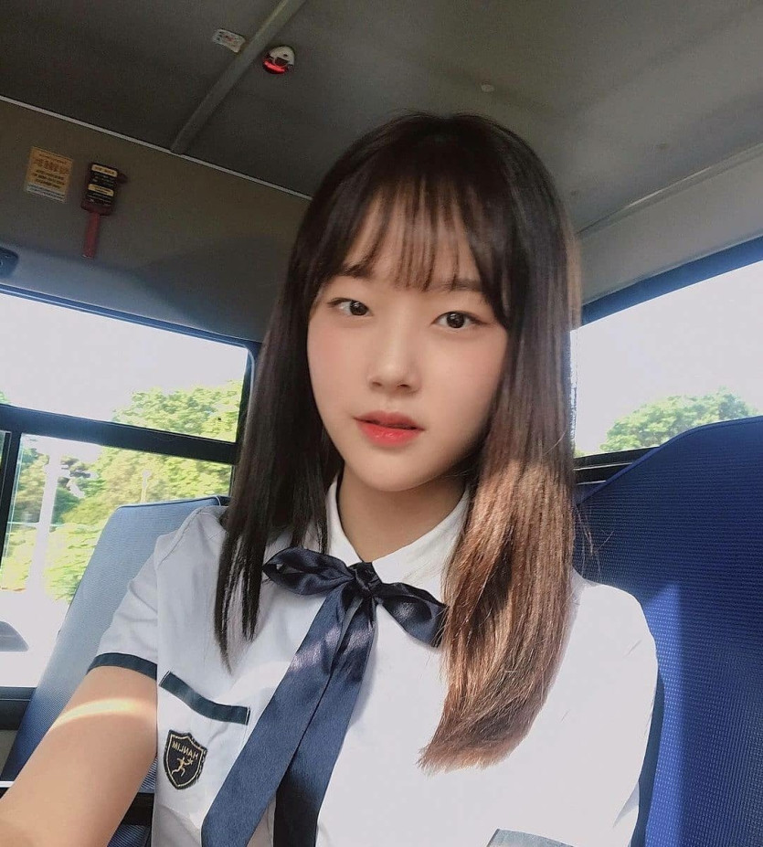 GAT8atfbIAA266x.jpg 배우 채원빈 고등학교때 사진 모음