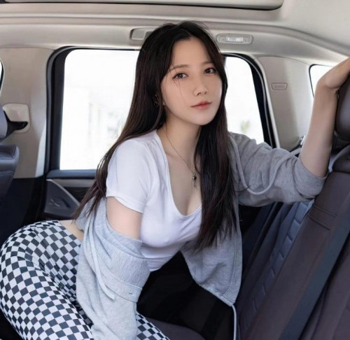 오빠...차에서 한판하까?