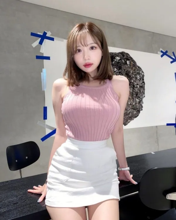 수영복 사진도 찍은 콜라병 몸매