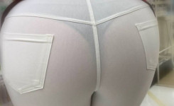 흰바지...에비치는....빤스 지리네