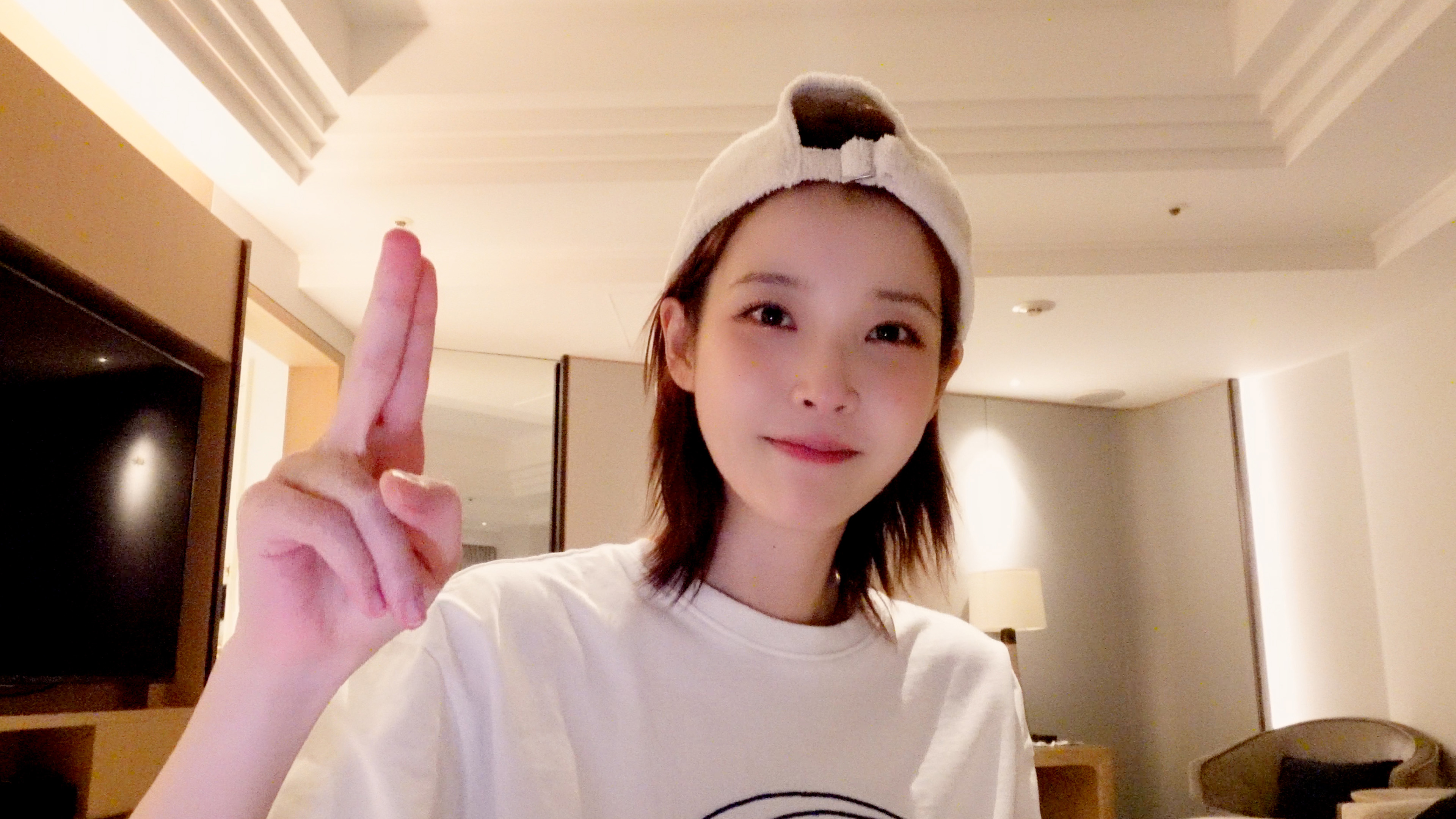 아이유(IU) (@_IUofficial) / X